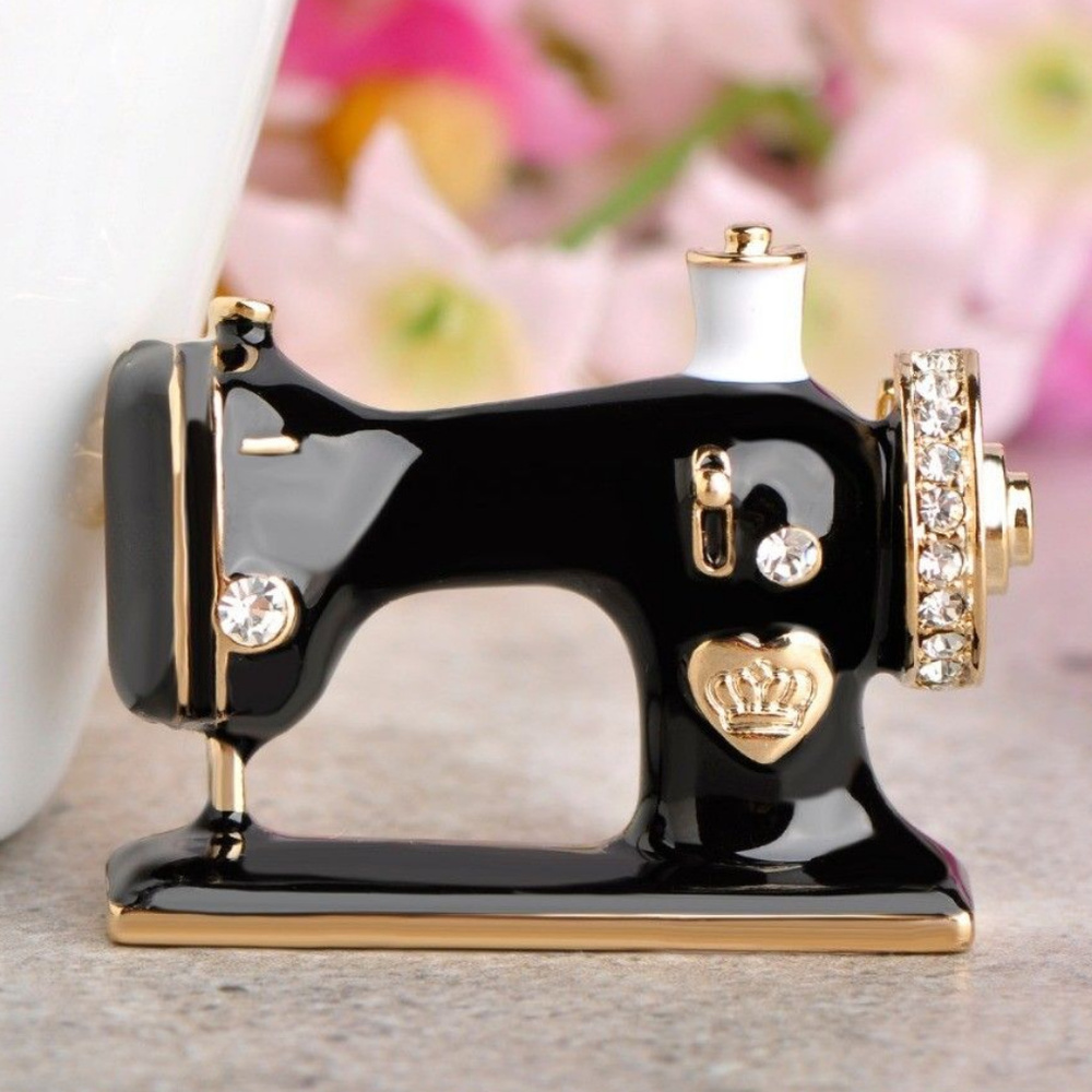 Sewing Machine Brooch - Picture 2 of 4